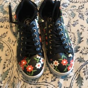 flower black shoes